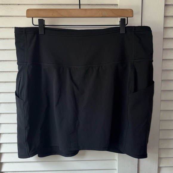 Athleta Action Skort in Dobby 14.5" Black Size 1X Pockets Sporty Outdoor - Picture 2 of 4